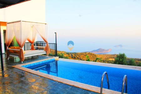 Villa Pool Suit