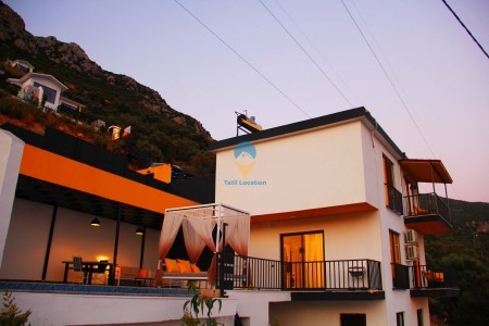 Villa Pool Suit