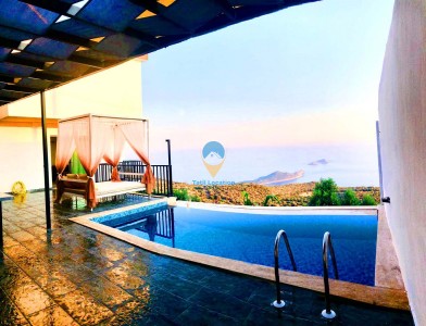Villa Pool Suit